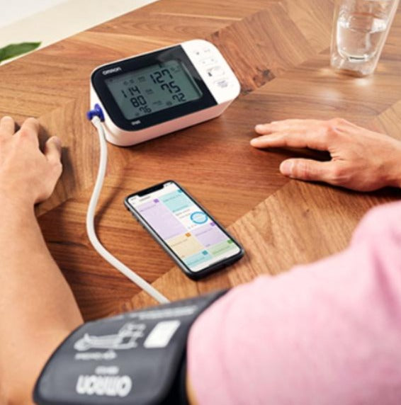 digital-blood-pressure-monitor-with-app-omron-m7-ortoprime-uk