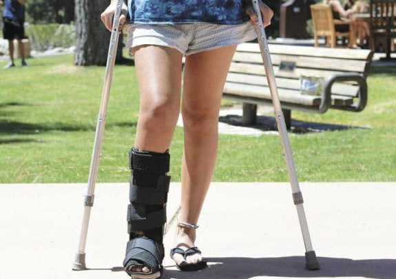 durable-aluminium-crutches-with-double-regulation-ortoprime-uk