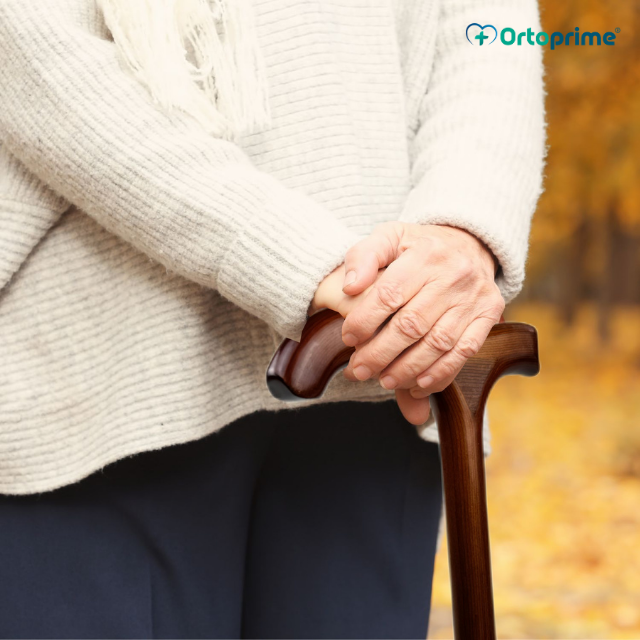 traditional-wood-derby-cane-for-elderly-mobility-ortoprime-uk